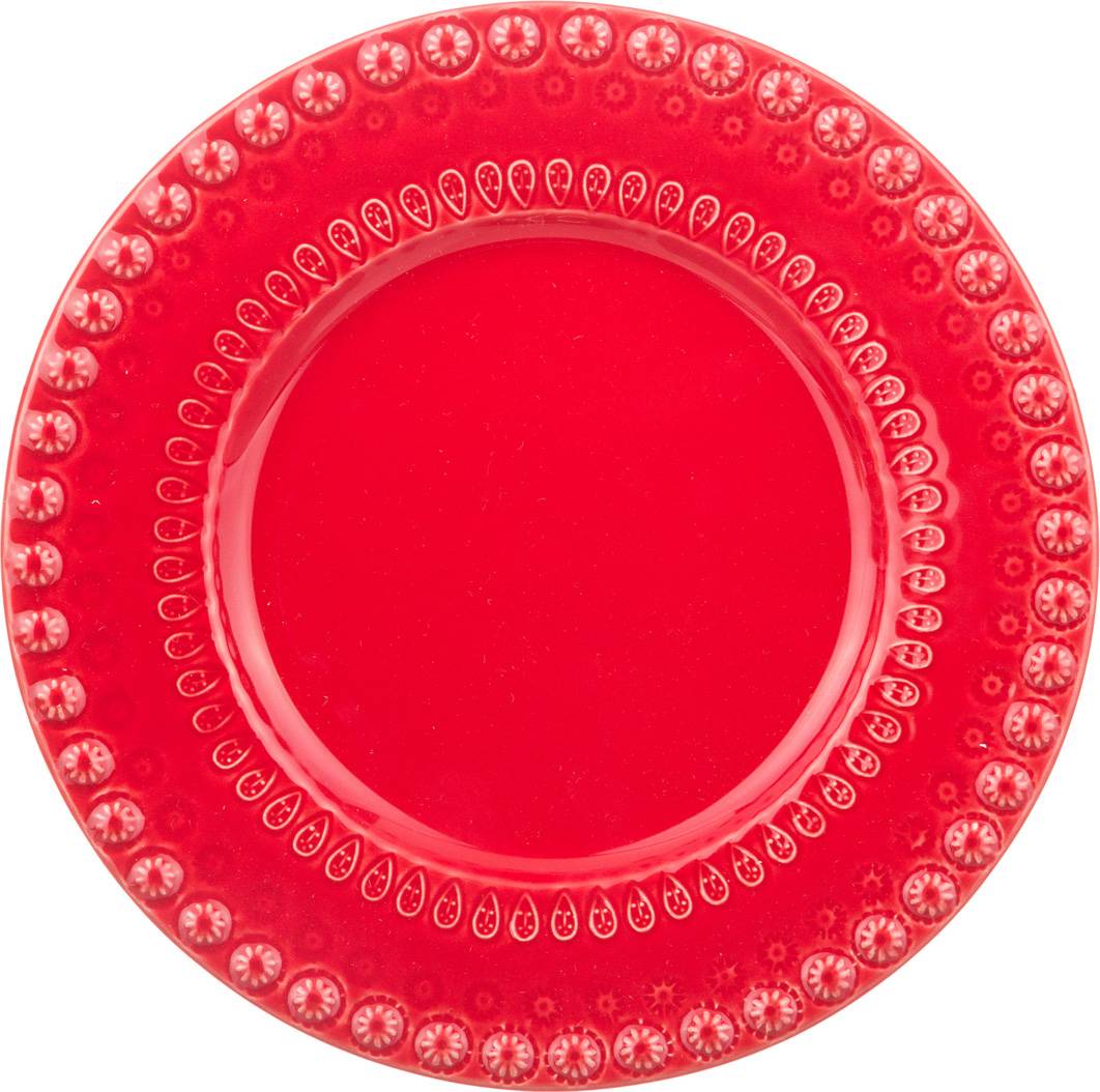Тарелки красного цвета. Красная тарелка. Тарелки с красным рисунком. Красное блюдце. Тарелки с красной каймой.